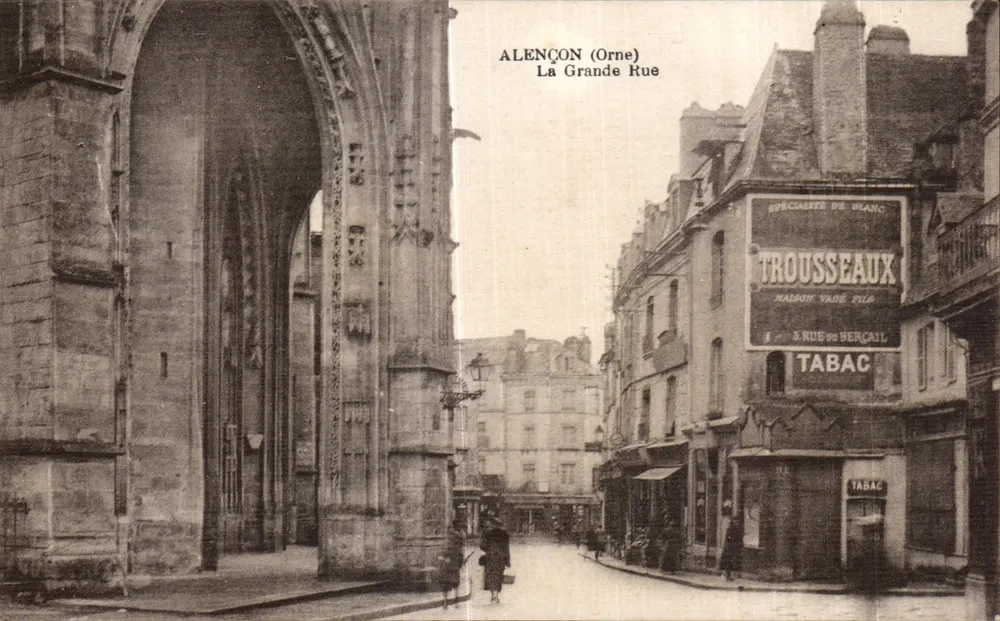 Alençon (Orne) — A Grande Rua — vista do arco da porta com letreiro Trousseaux - Frente