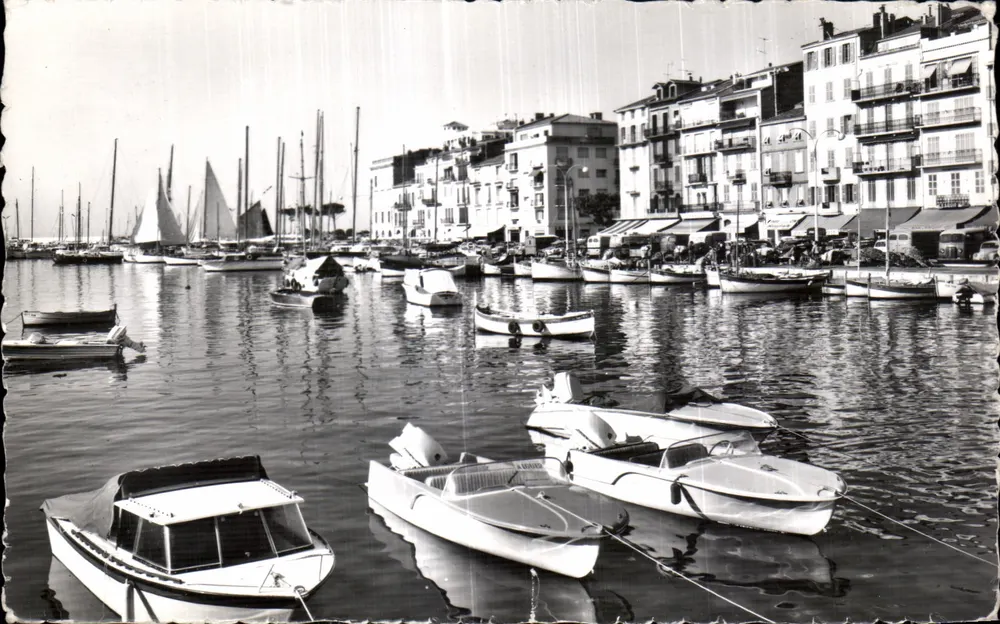 Cannes — Le Quai Saint-Pierre — Éditions Rella, n°2207 - Vorderseite