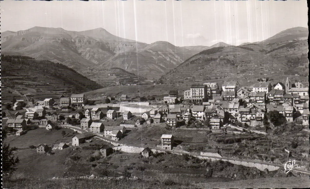 Beuil — Allgemeiner Blick und Mont Mounier — Real-Photo - Arts Photomécaniques, Paris - Vorderseite
