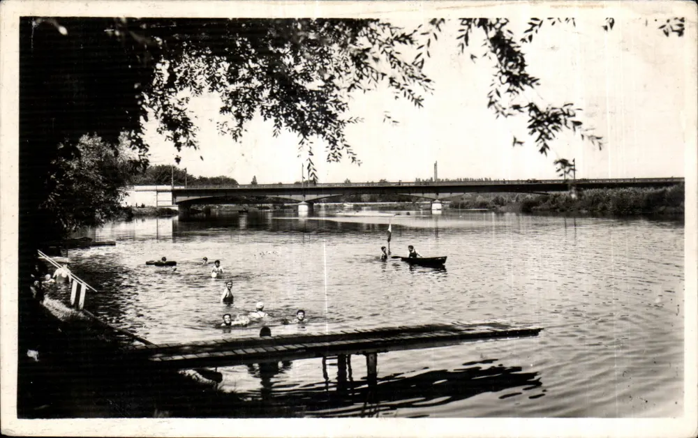 Vichy — Baden im Allier, im Hintergrund der Aristide-Briand-Brücke — Éditions G. Fréant - Vorderseite