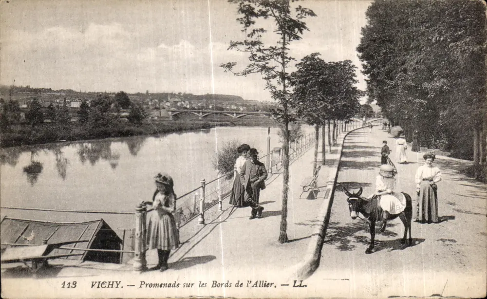 Vichy — Promenade sur les Bords de l'Allier — LL. — N° 113 - Vorderseite