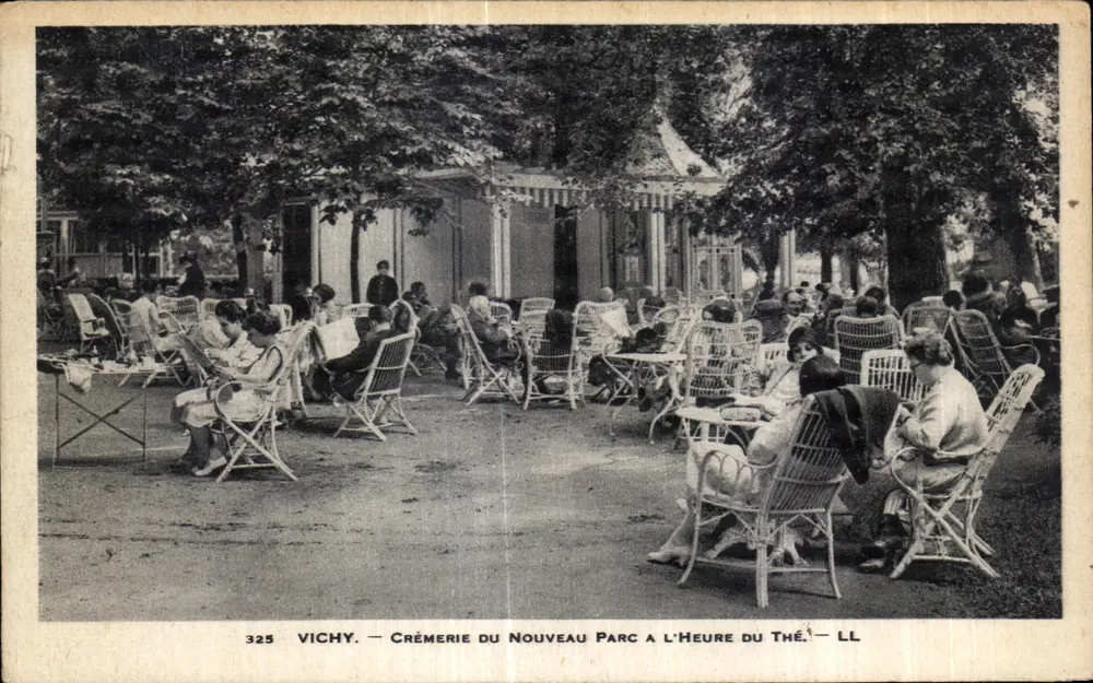 Vichy — Käseverkauf am neuen Park zur Teezeit — LL - Vorderseite
