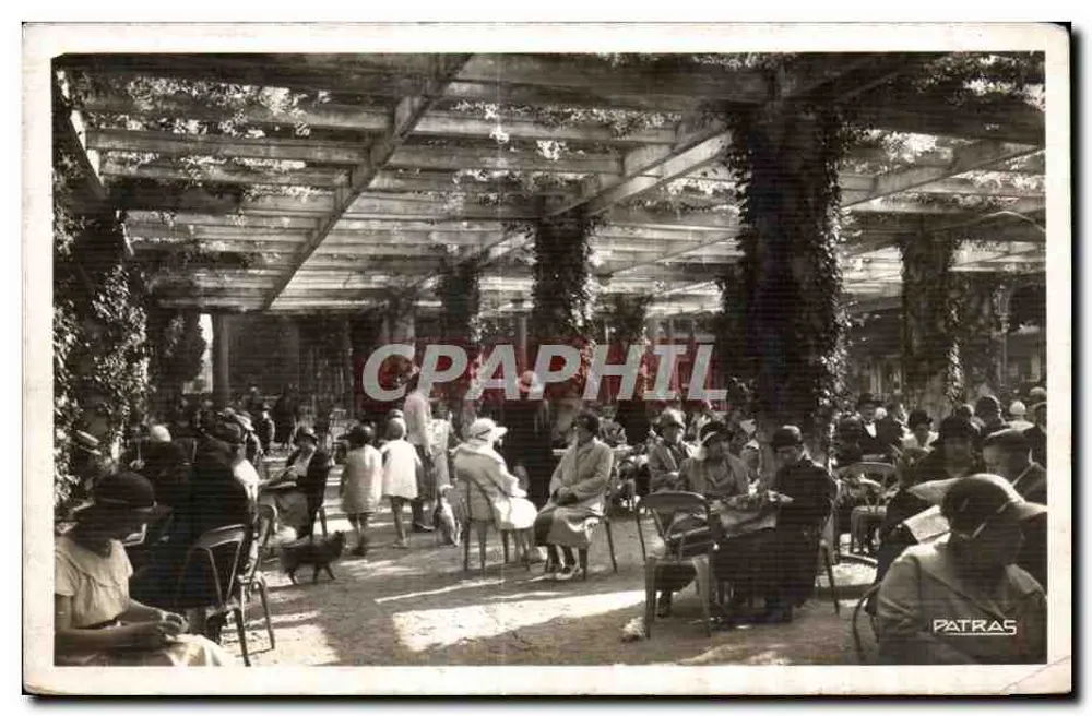 Pergolen in Vichy — Königin der Städte — Verlag Patras - Vorderseite