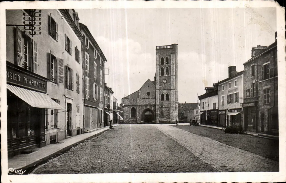 Gannat (Allier) — Place Hennequin und Kirche Sainte-Croix — Combleur Photo Macon - Vorderseite