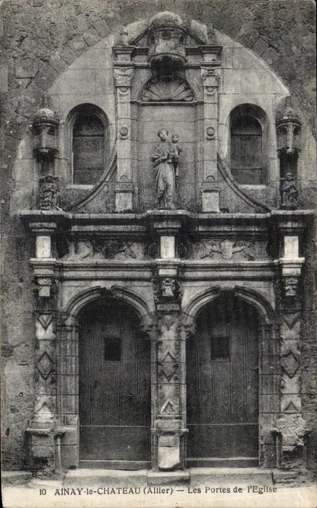 Ainay-le-Château (Allier) — Die Kirchtüren - Vorderseite