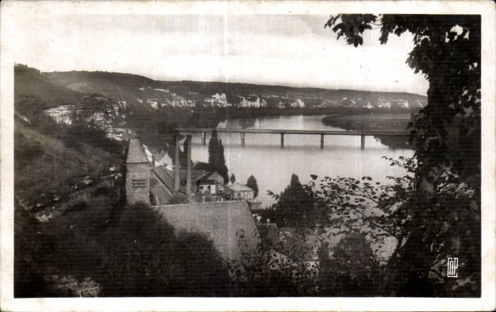 Orival — Kirche am Felsen — REAL-PHOTO G.A.P. PARIS - Vorderseite