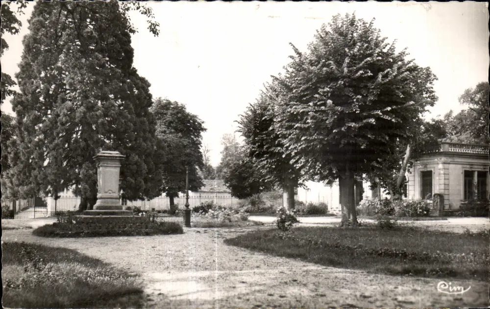 Cemitério de Reims — Monumento do Geral Coulombe — Editor Cing - Frente