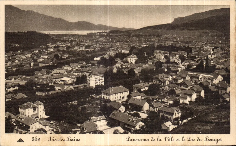 Aix-les-Bains — Panorama der Stadt und des Sees Bourget — Verlag CPAHIL Nr. 362 - Vorderseite