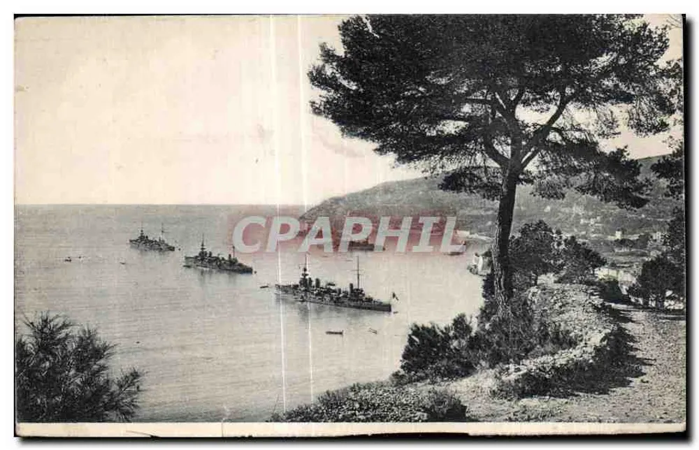 Port de la Garoupe — vue des croiseurs de la flotte française — éditeur non identifié - Frente