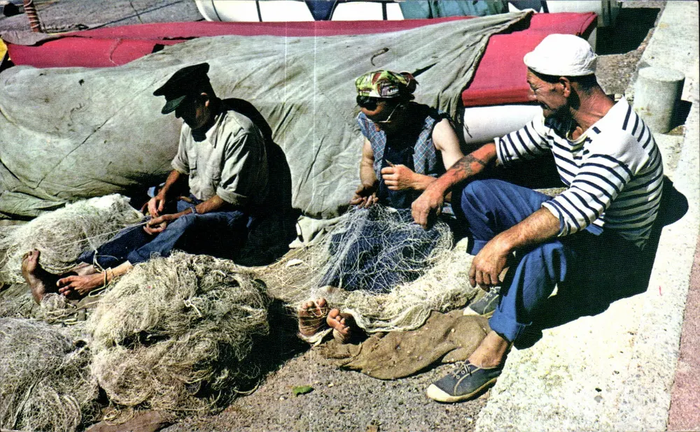 Pescadores no conserto de redes — A Méditerâneo — Edições « Mâli » em Nice - Frente