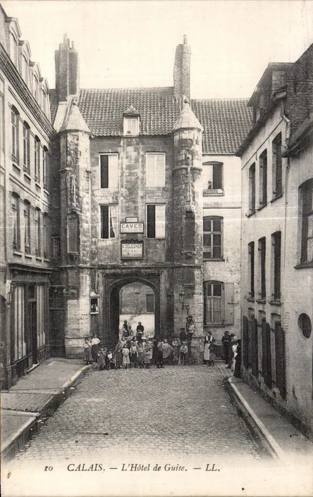 Calais — L'Hôtel de Guise — LL. - Frente