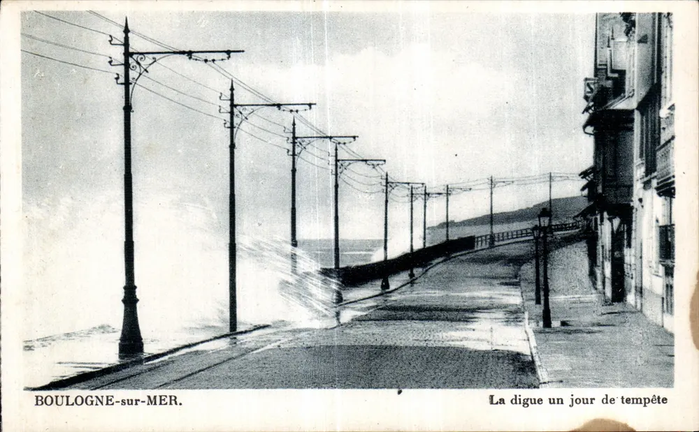 Boulogne-sur-Mer — Die Mole an einem Sturmtag — unbekannter Verleger - Vorderseite