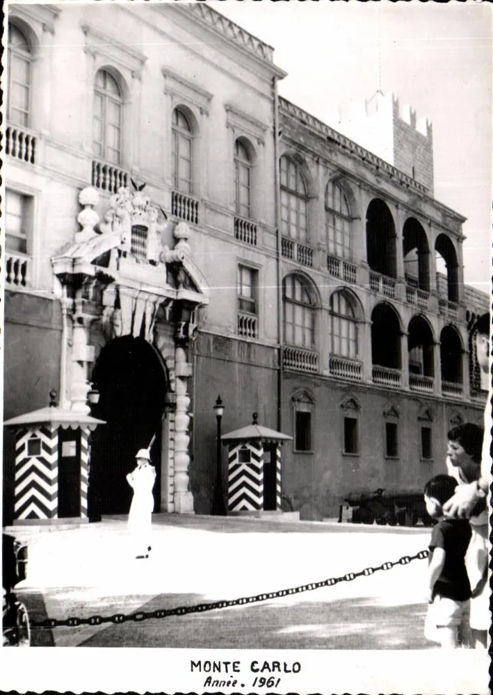 Monte Carlo — entrada do Casino com guarda — ano 1961 - Frente