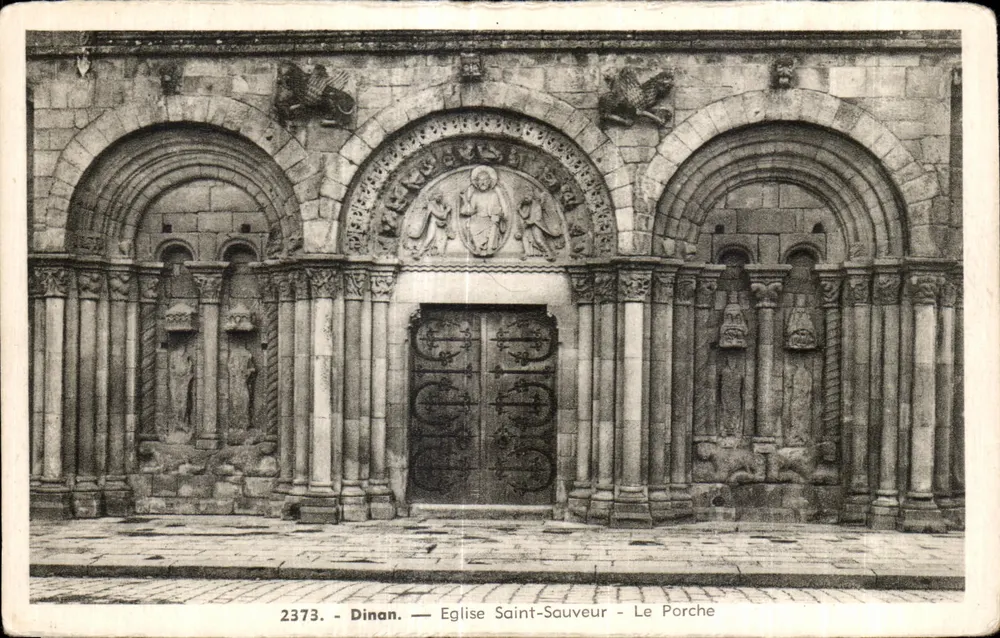 Dinan — Kirche Saint-Sauveur — Der Portalbereich - Vorderseite