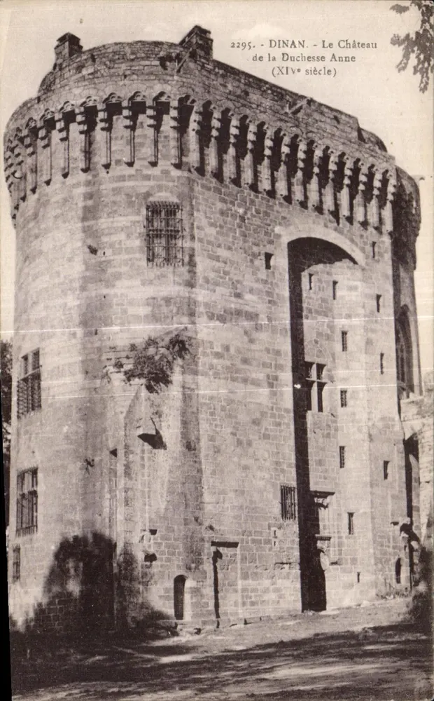 Dinan - O Castelo da Duquesa Ana (século XIV) - Frente