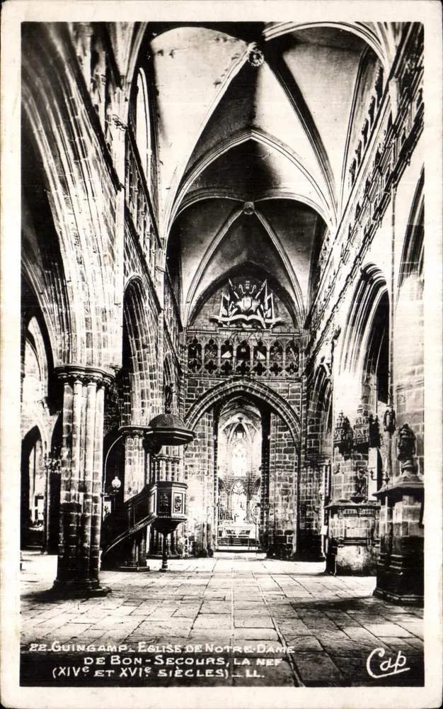 Guingamp — Kirche Notre-Dame, der Kirchenschiff — C.A.P. (48) Paris - Vorderseite