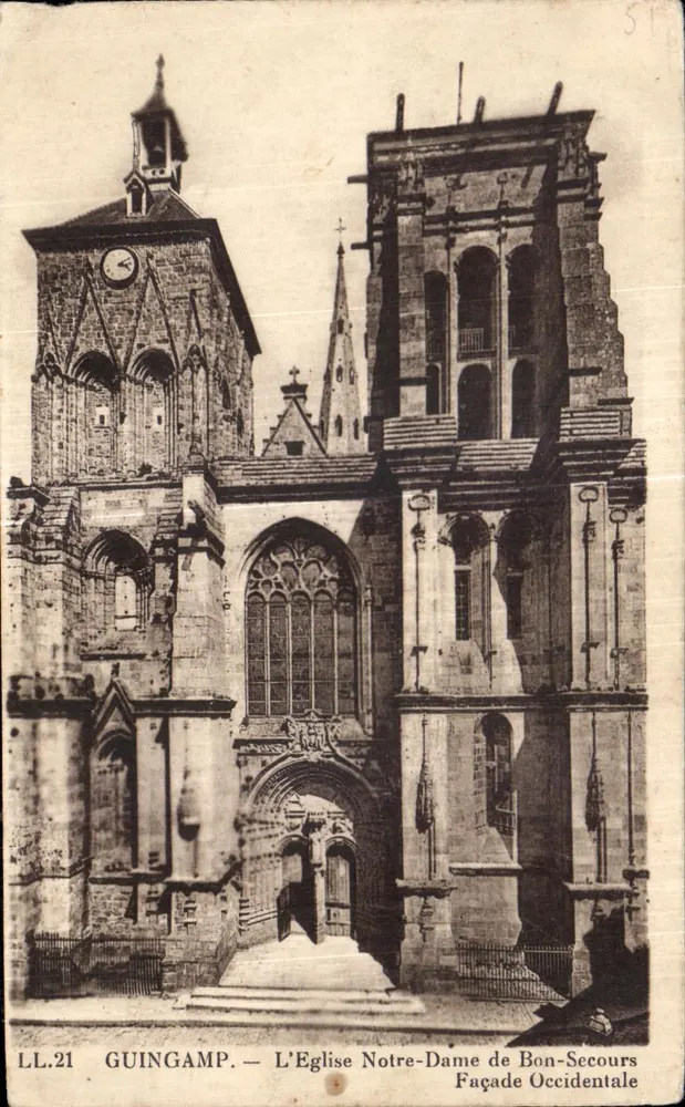 Guingamp — Die Kirche Notre-Dame de Bon-Secours, Westfassade — LL.21 - Vorderseite