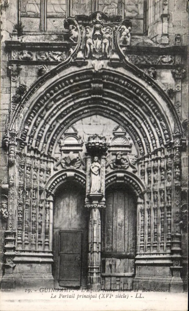 Guingamp — Kirche Notre-Dame de Bon-Secours — Der Hauptportal (16. Jahrhundert) — LL. - Vorderseite