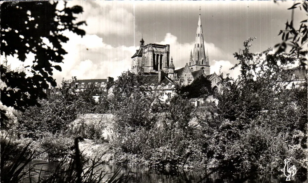 Guingamp (C.-du-N.) - Die Basilika Notre-Dame de Bon-Secours von der Trieux aus gesehen — Les Tirages Modernes, Paris - Vorderseite
