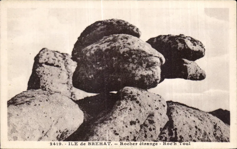Ilha de Brehat — Rocha estranha — Edições de Arte E. Hamonlie - Saint-Brieuc - Frente