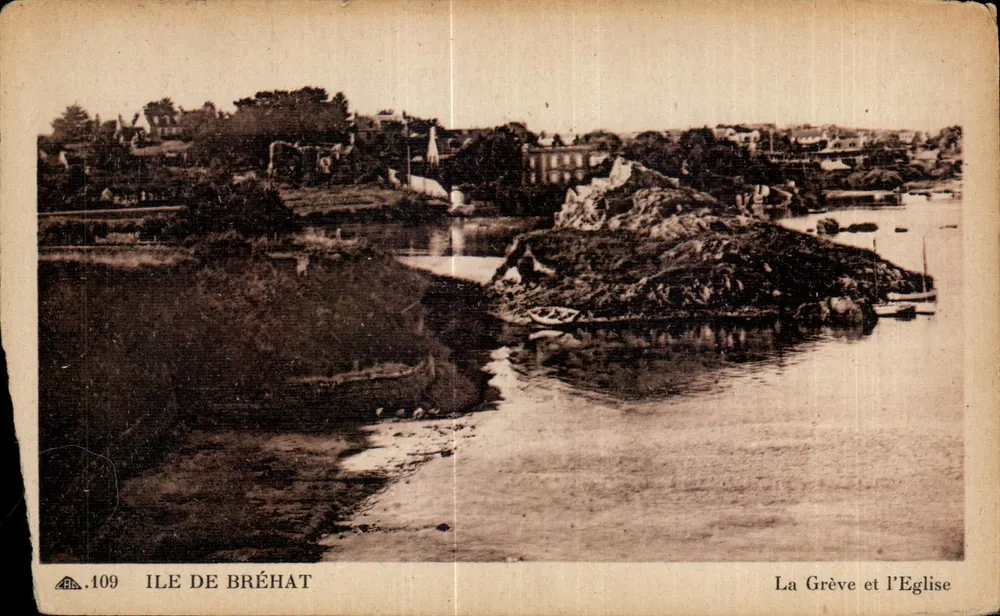 Ile de Bréhat — La Grève et l'Église — Éditeur : Ch. des Arts Phonomecaniques, Paris, n° 109 - Recto