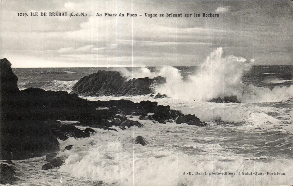 Ile de Bréhat (C.-d.-N.) — Am Leuchtturm von Pacn — Brechende Welle auf den Felsen — J.-B. Barat, Fotoverleger, in Saint-Quay-Portrieux - Vorderseite