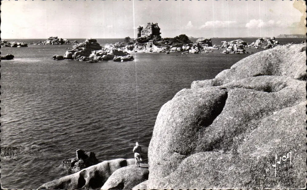 Castello di Costaërès visto dalla Cale — PLOUMANACH (C.-du-N.) — Les Éditions d'Art - Recto