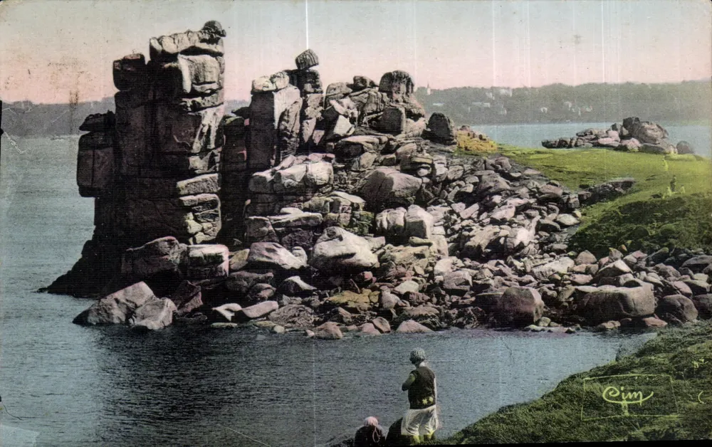 Ploumanach (C.-du-N.) — O Castelo do Diabo — Fot. Coëber Macon - Frente