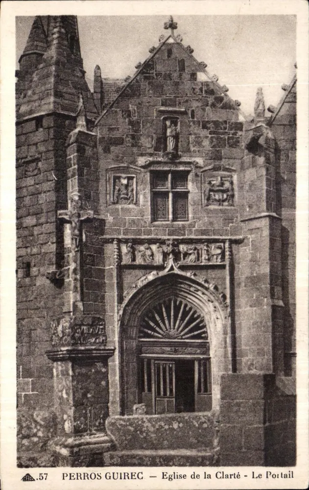 Perros-Guirec — Kirche der Clarté — Der Portal - Vorderseite