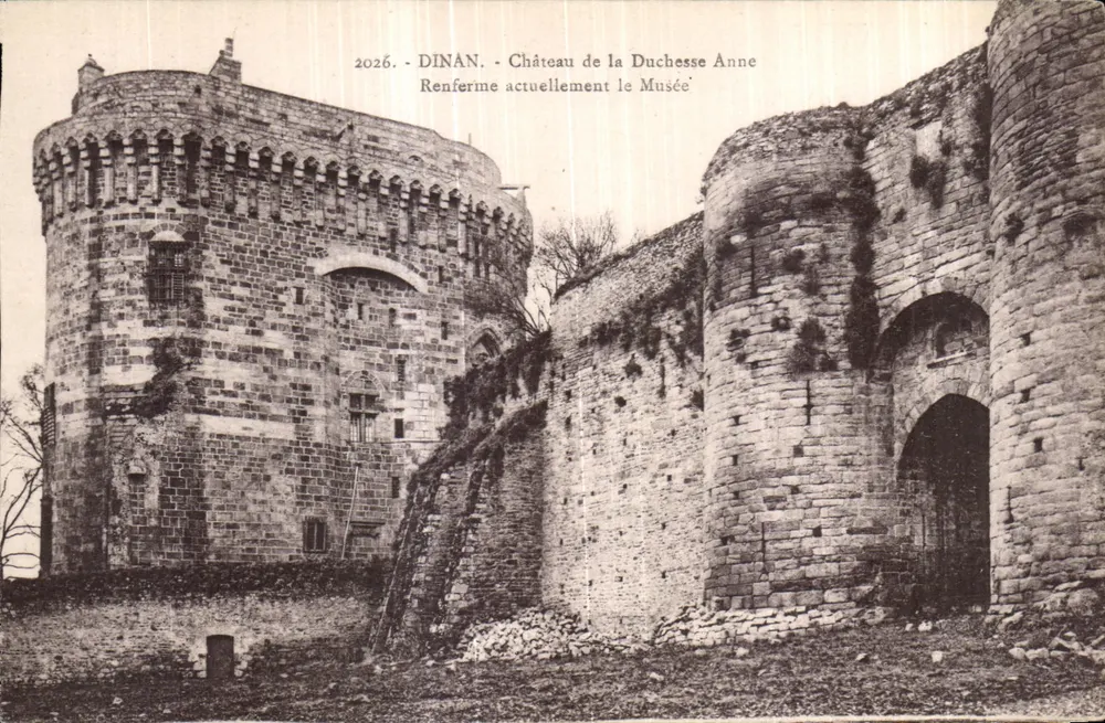 Dinan - Schloss der Herzogin Anne — Heute beherbergt es ein Museum — Verlag Laurent-Nénes, Nr. 2026 - Vorderseite