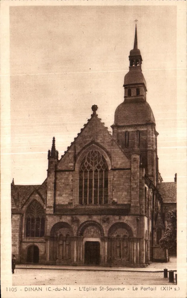 Dinan (C.-du-N.) - Die Kirche St-Sauveur - Der Portal (12. Jh.) - Vorderseite