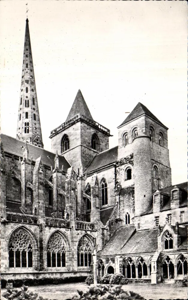 TREGUIER — les Trois Tours — Éditions d'Art RÉMA - Recto