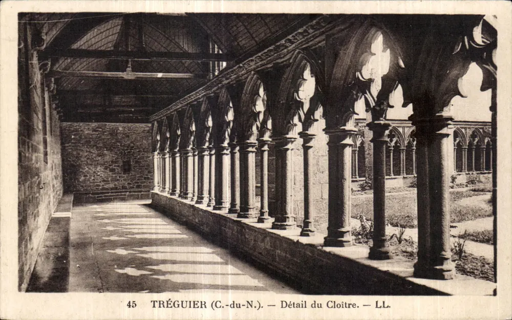 Tréguier (C.-du-N.) — Detalhe do Claustro — LL. n°45 - Frente