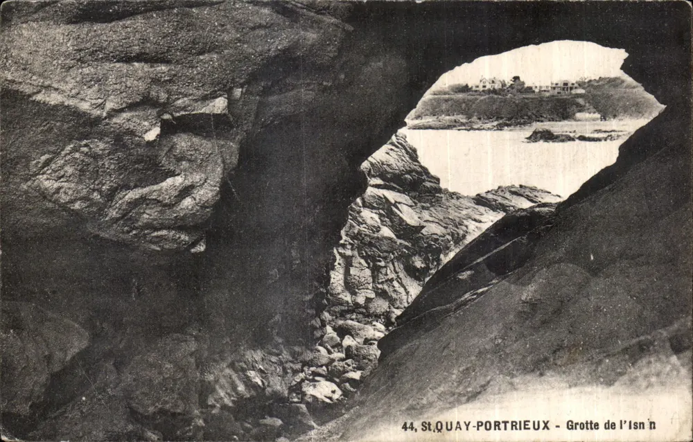 St. QUAY-PORTRIEUX — Gruta da Isne — J. Nozars, Editor, Nantes - Frente