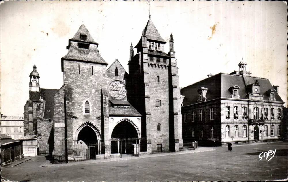 Saint-Brieuc (C.-du-N.) — Die Kathedrale und das Rathaus — Editions Gaby - Vorderseite