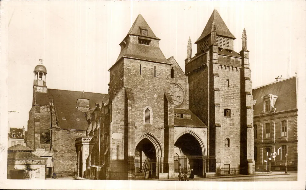 Saint-Brieuc (Côtes-du-Nord) — A Catedral Saint-Étienne (século XIII) — Éditions d'Art, Paris - Frente