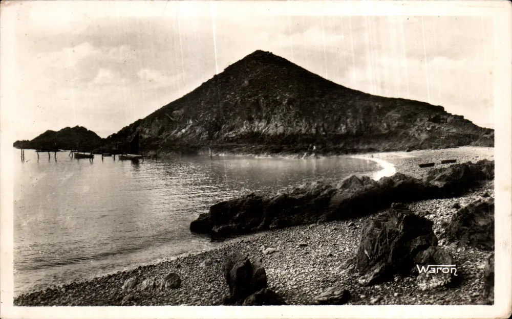 Plouha — Vue du phare et du cap — Waron - Recto
