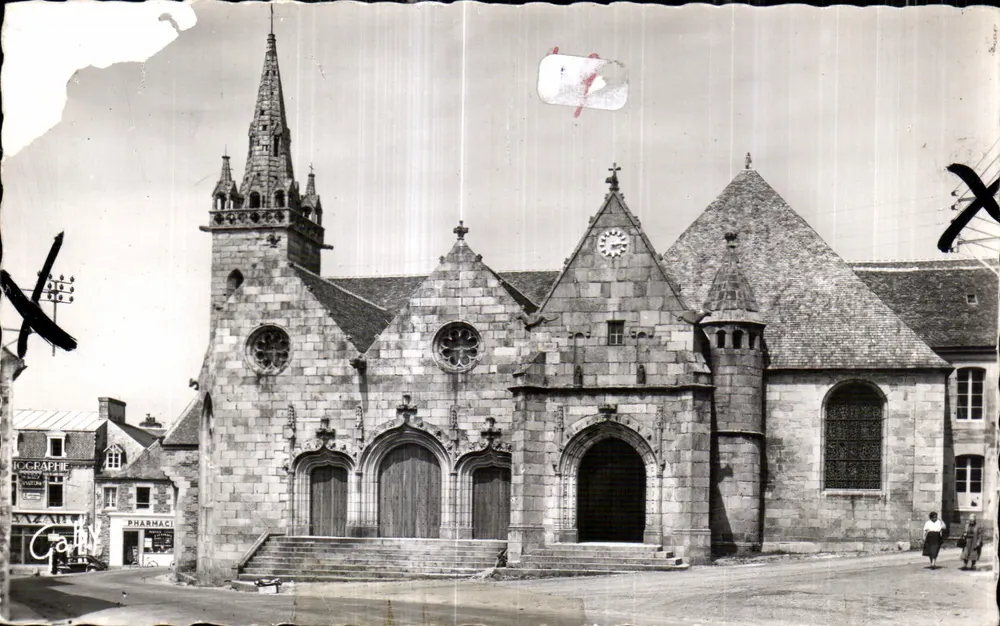 Plestin-les-Grèves — Kirche mit Glockenturm des 18. Jahrhunderts und romanischer Tür auf der Südseite — Editions Gaby, Nantes - Vorderseite