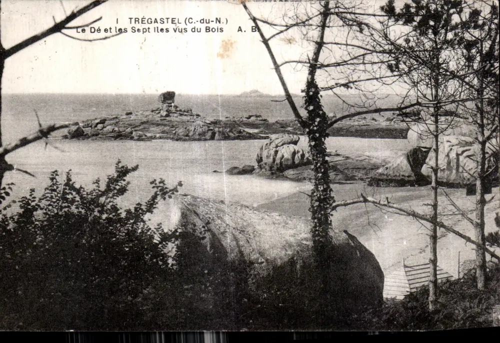 Trégastel (C.-du-N.) — Blick auf Le Dé und die Sieben Inseln von Bois — A. B. - Vorderseite
