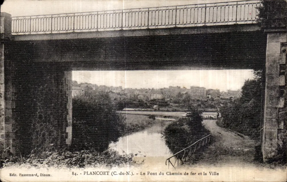 Plancoët (C.-du-N.) — Die Brücke der Eisenbahn und die Stadt — Verlag Passemand, Dinan — n° 84 - Vorderseite