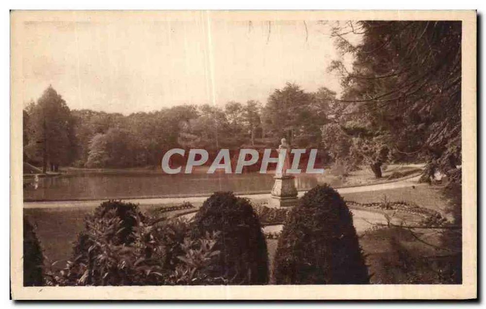 Vitre (Ille-et-Vilaine) — Jardin des Plantes — Statue der Madame de Sévigné — Artistiques et Publicitaires Editions - Caen - Vorderseite
