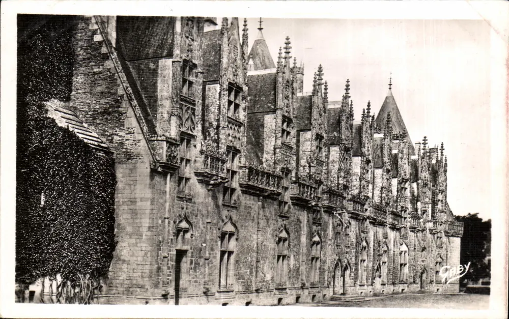 Josselin (Morbihan) — Perspektivische Ansicht der Schlossfassade (Seite des Parks) — Éditions Caby - Vorderseite