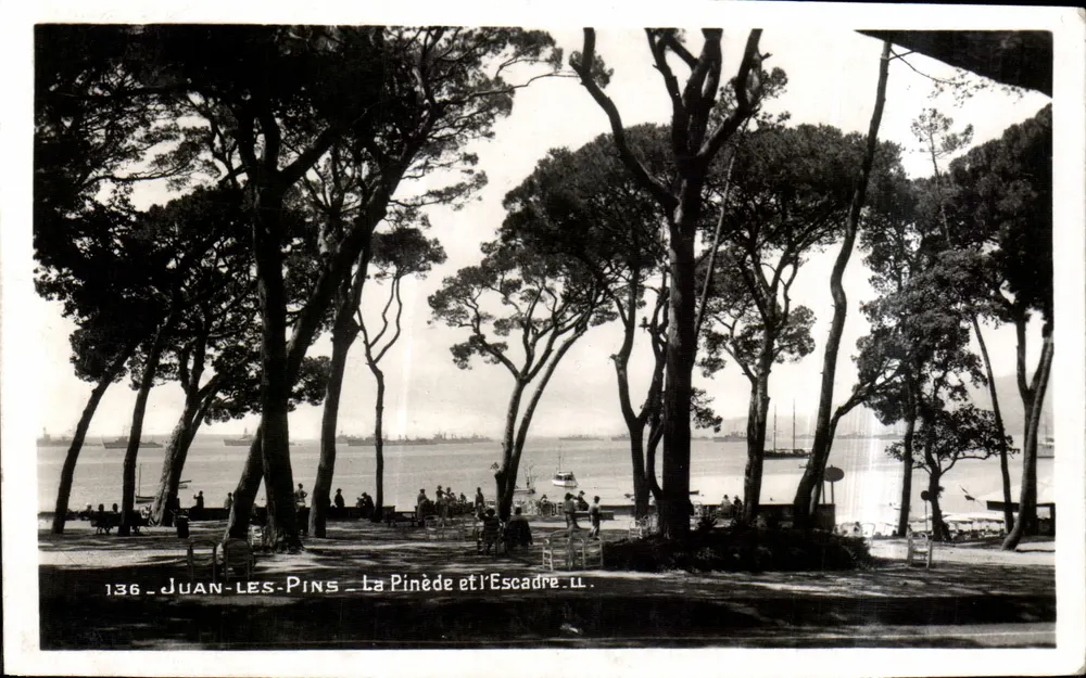 Juan-les-Pins — La Pinède und l'Escadre — Les Belles Éditions Françaises, n°136 - Vorderseite