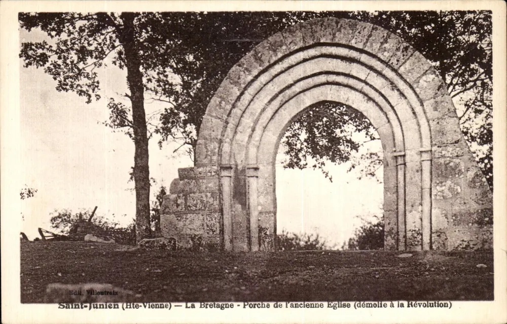Saint-Junien (Haute-Vienne) — Bretagne — Portal der alten Kirche (während der Revolution abgerissen) - Vorderseite