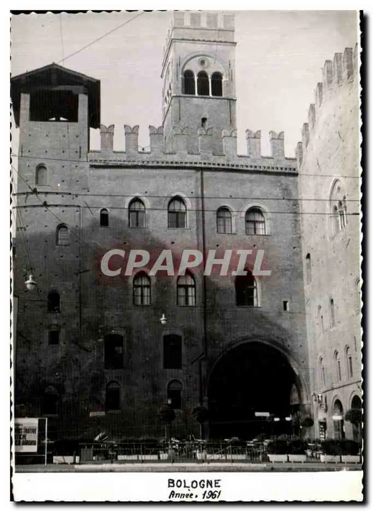 Bologna — vista do Palazzo del Podestà com seu portal e sua torre — Bilhete postal antigo datado 1961 - Frente