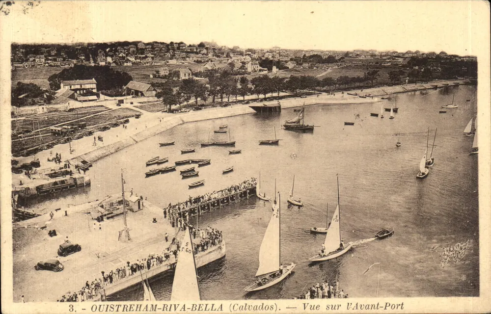 Ouistreham-Riva-Bella (Calvados) — Ansicht des Hafens — Verlag: Coll. Magasins Ràunits - Vorderseite