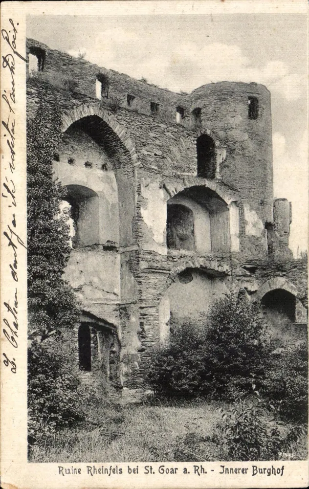 Ruinen von Rheinfels bei St. Goar am Rhein — Innenhof des Schlosses - Vorderseite