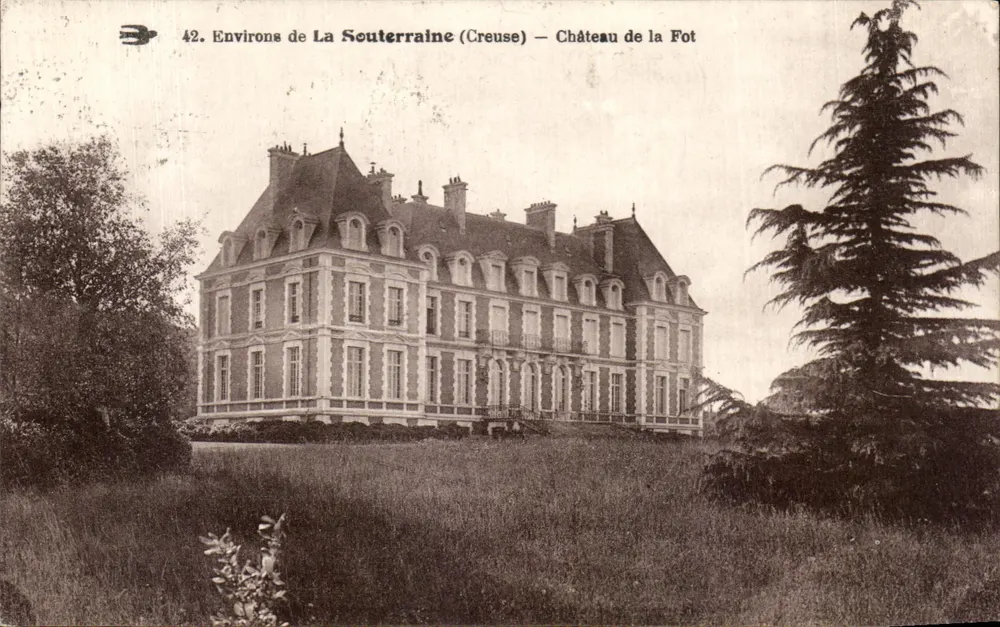 Environs de La Souterraine (Creuse) — Castelo da Fot - Frente