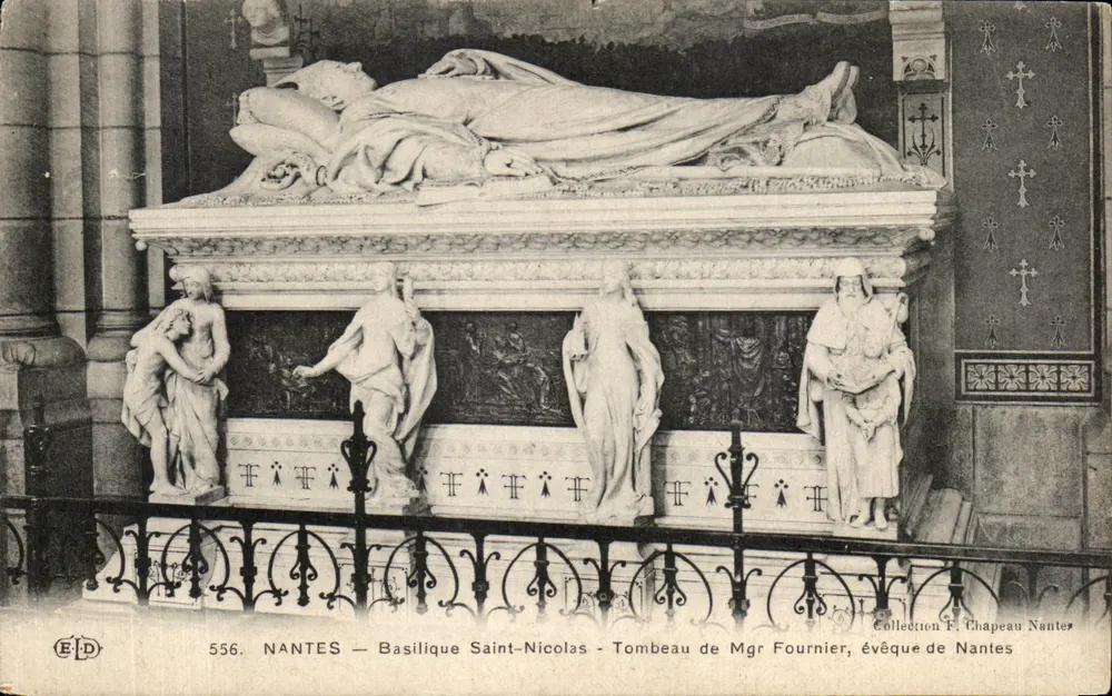 NANTES — Basílica de São Nicolau — Túmulo do Bispo Fournier, bispo de Nantes - Frente