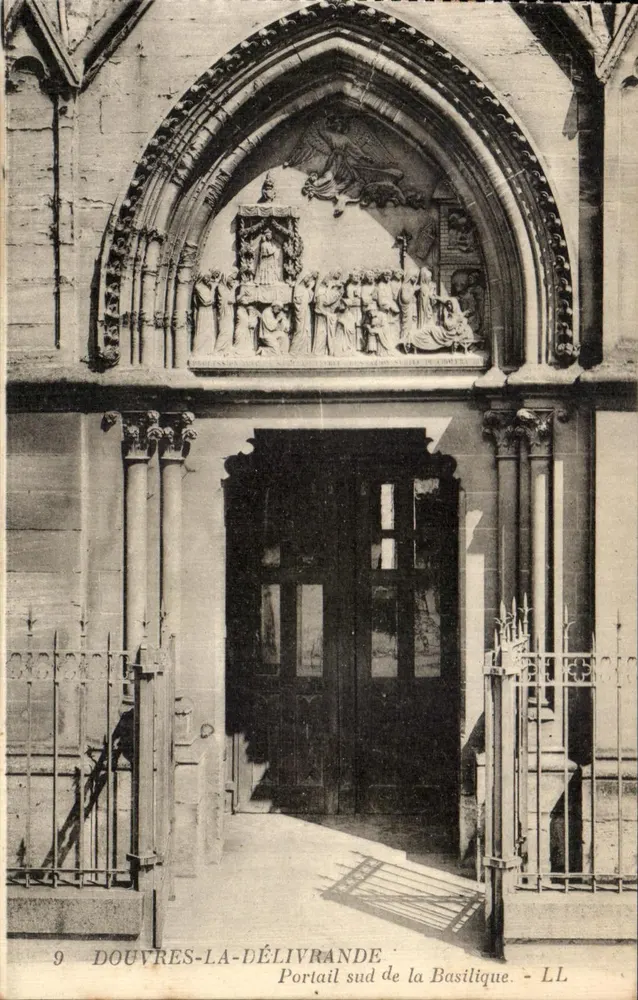 Douvres-la-Délivrande - Südportal der Basilika - LL - Vorderseite